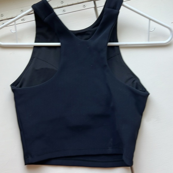 basic black cropped tank with built in bra - Picture 2 of 2